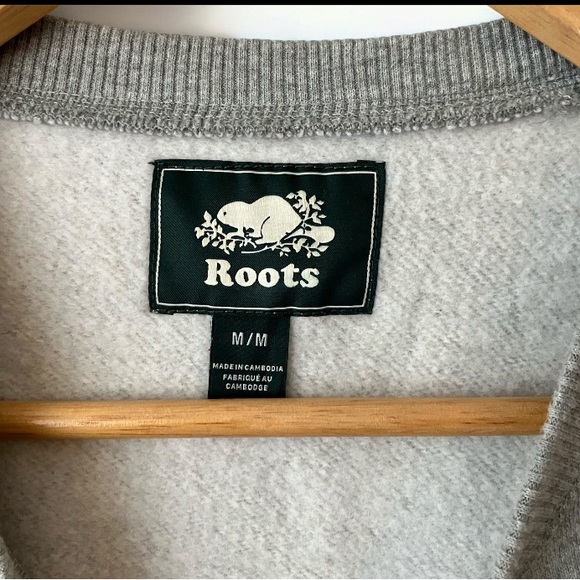NEW ROOTS Cropped Grey White Pink Stripe Bold Sweater Size Medium Y2K Athletic - Picture 3 of 5
